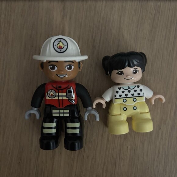 LEGO DUPLO Toy Figures Fireman + Little Girl (2) - Picture 1 of 5